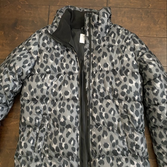 Old Navy Puffer Jacket - Picture 5 of 7